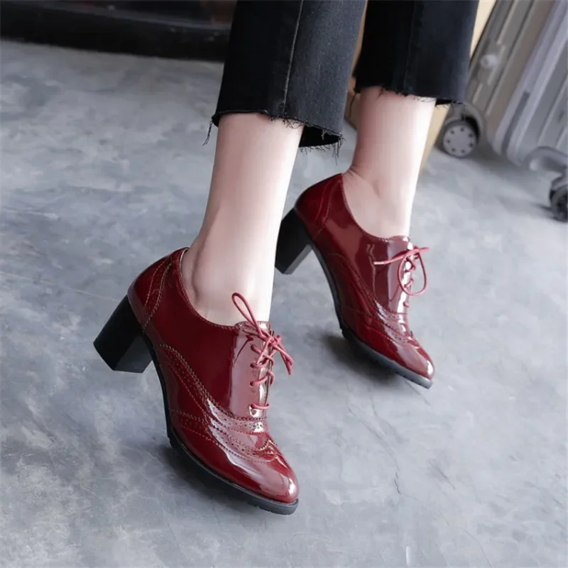Saltos altos de couro enverniz - Patent Leather Oxford avaliação e preço