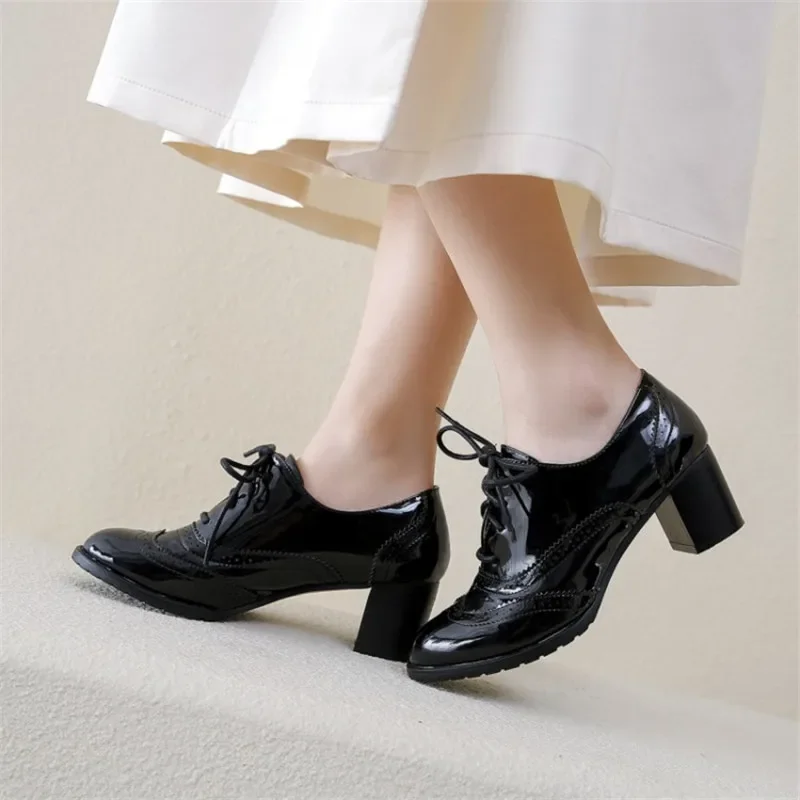 Saltos altos de couro enverniz - Patent Leather Oxford avaliação e preço
